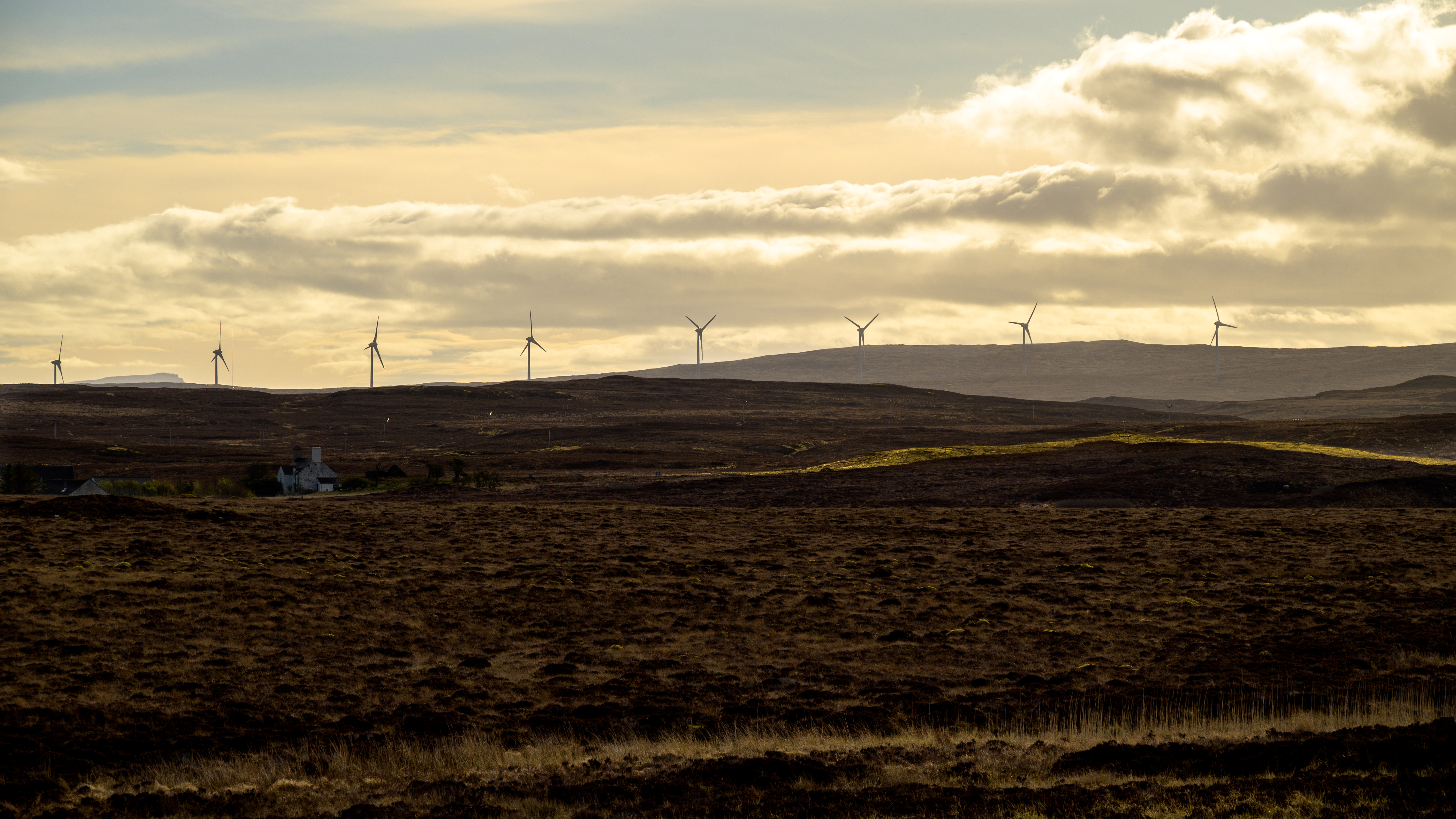 Nation-Scale Decarbonisation: Why the UK’s Energy Future Hinges on Storage, Grid Reform, and Community Buy-In